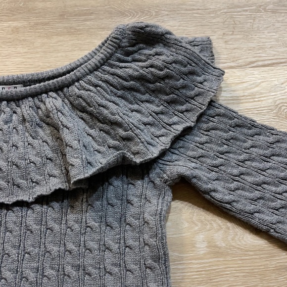 Off the shoulder gray sweater - Picture 2 of 2